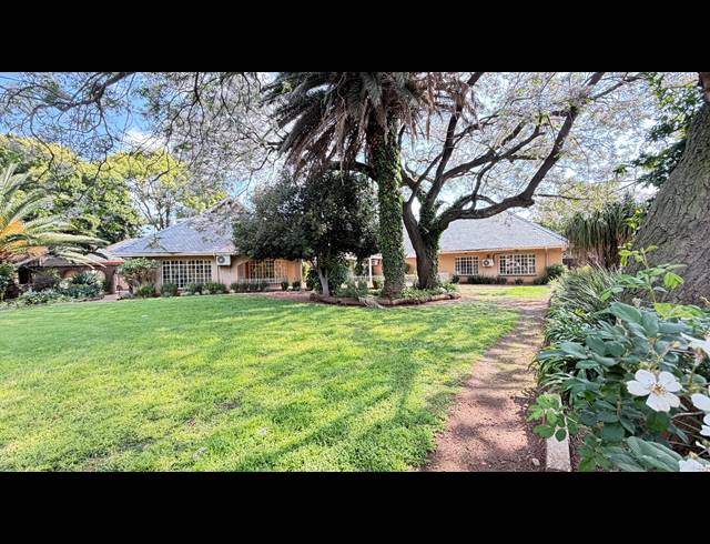 5 BEDROOM FREEHOLD FOR SALE IN LAKEFIELD